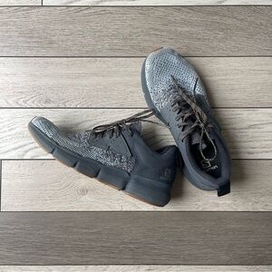 Salomón Predict Soc Men's Gray Athletic Shoes